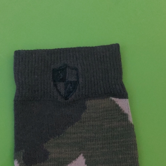 2 for $20 🧡💚SA CAMO SHARP SHOT CREW SOCKS💚🧡 - Picture 3 of 4